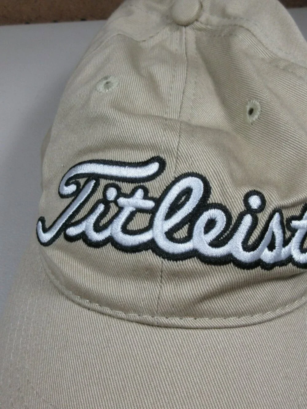 Titleist mens beige white black FJ FootJoy strapback golf hat OS EUC